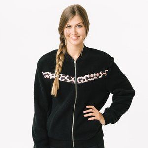 Black Leopard Flying V Fleece Jacket EUC